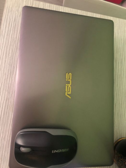 Употребяван ASUS ZenBook 3 UX390.Core i7-75000, 8 GB RAM,