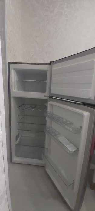 MIDEA xolodilnik sotiladi. Srochna