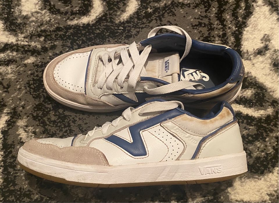 Продам кроссовки vans