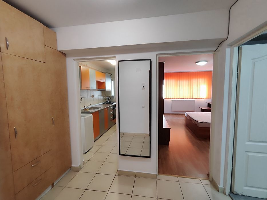 Închiriez apartament cu o camera zona Calea Turzii