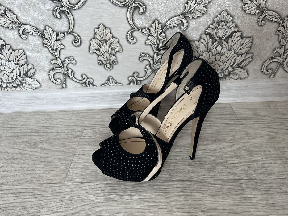 Продаются  туфли