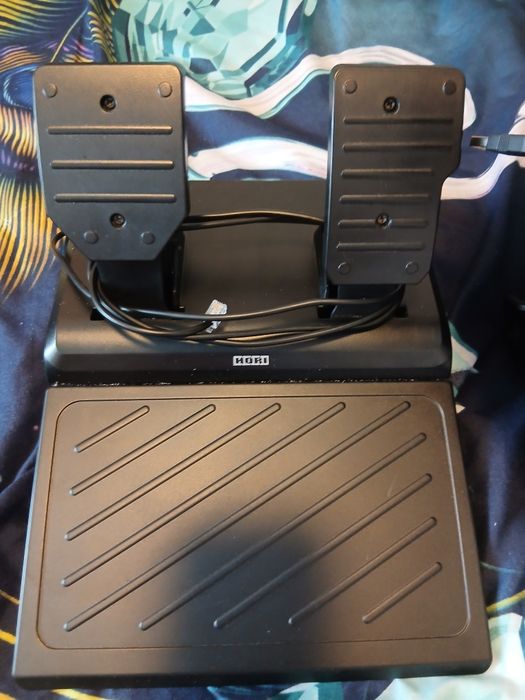 Vând volan Hori Apex Racing compatibil cu PC/PS4/PS5