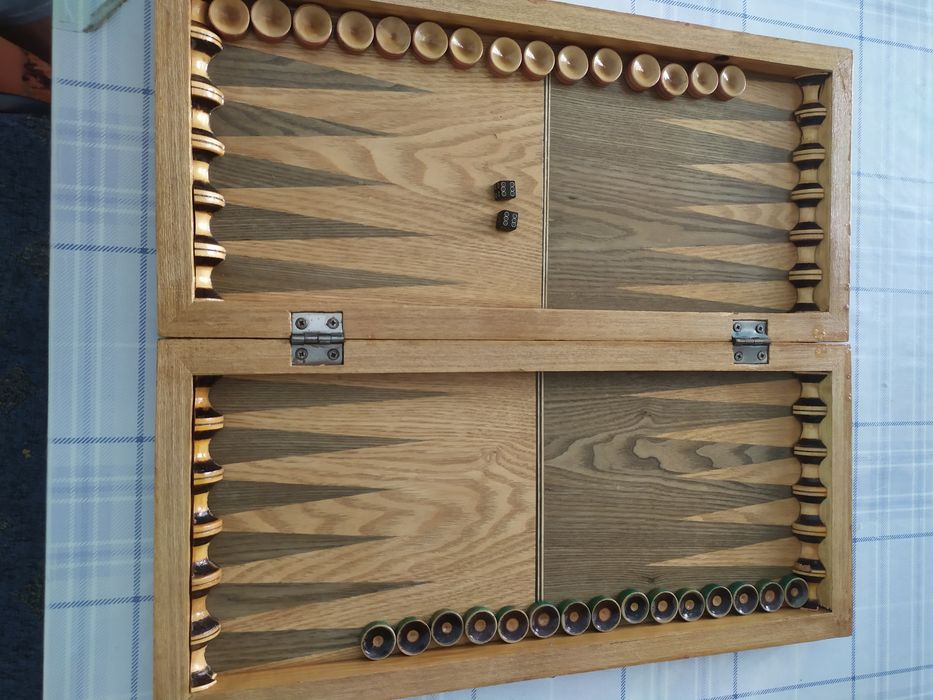 Настольные игры шахматы , нарды