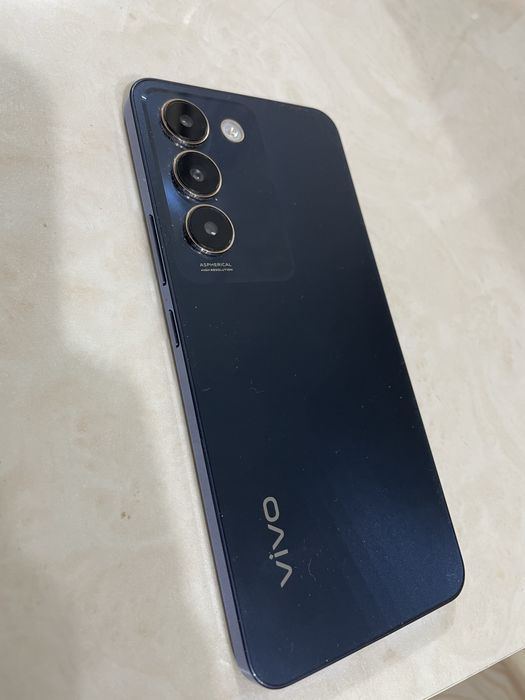 Продаю Vivo Y100