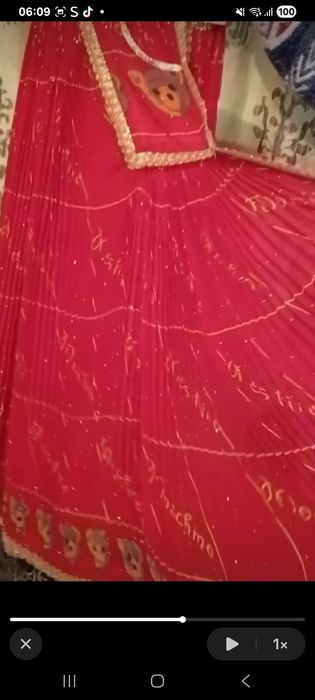 Haine rosi cu pietre Moschino de vanzare