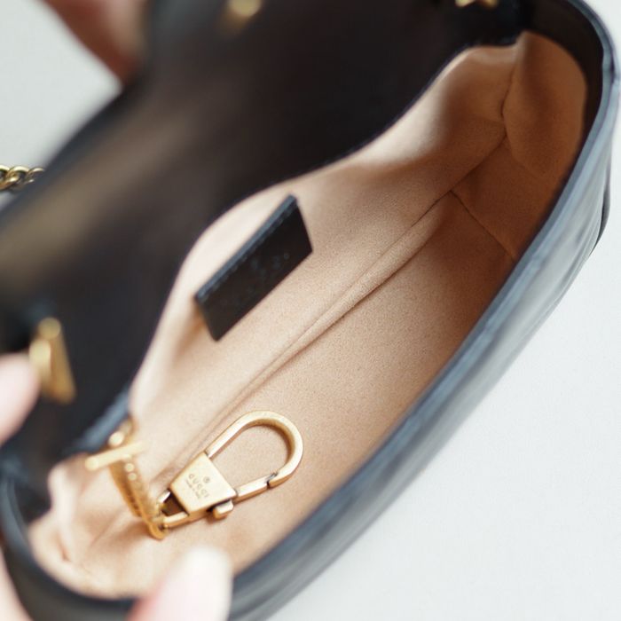Мини дамска чанта през рамо Gucci GG Marmont