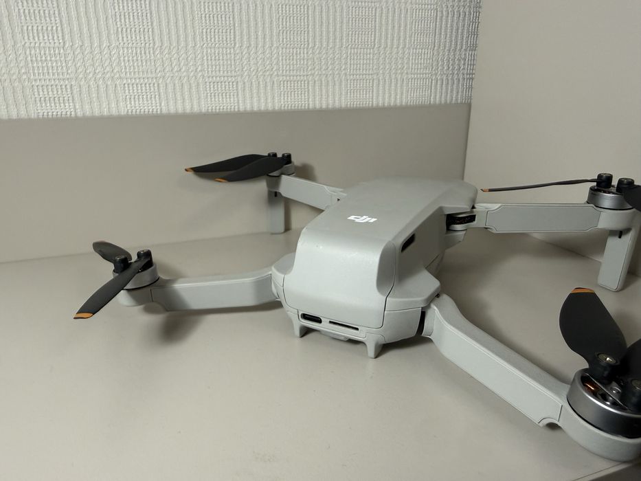 DJI Mini 2 SE – напълно изряден, 2 батерии