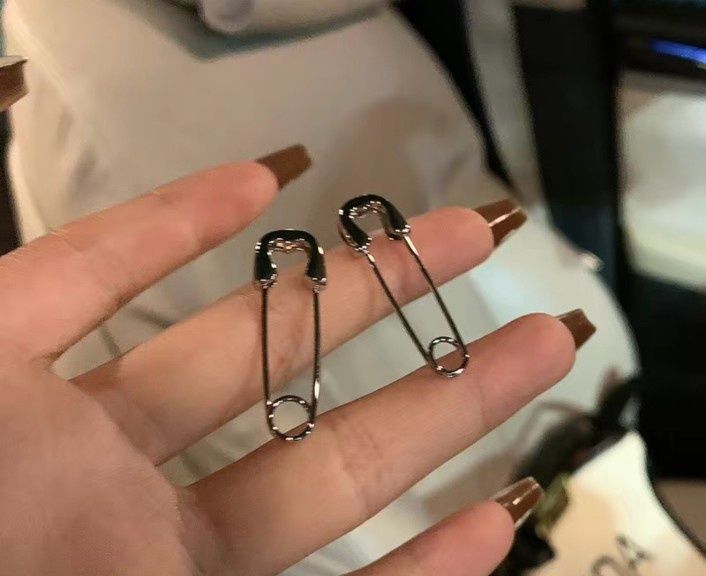 Серёжка ушная булавка