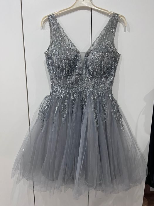 Къса официална рокля