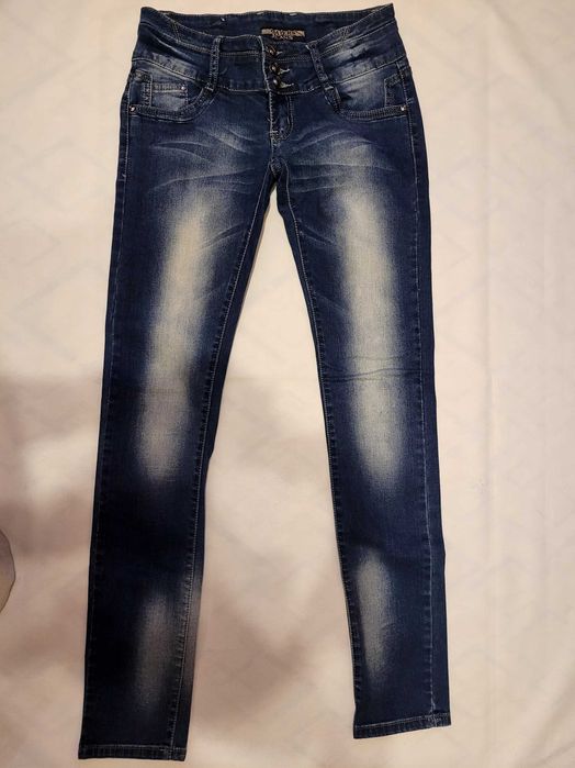 Дамски нови маркови дънки без етикет