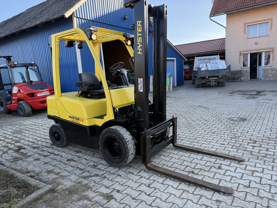 De vanzare sau da inchiriat stivuitor cu capacitate de 2.5 T