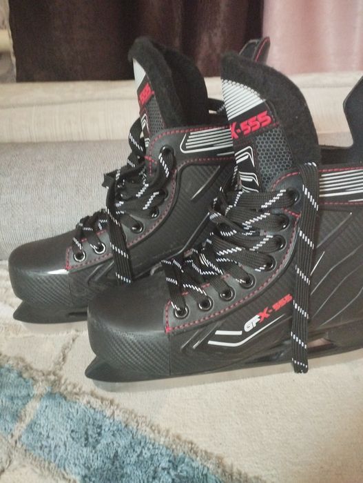 Продам коньки. Готова к катанию. Заточенный. Раздвижной