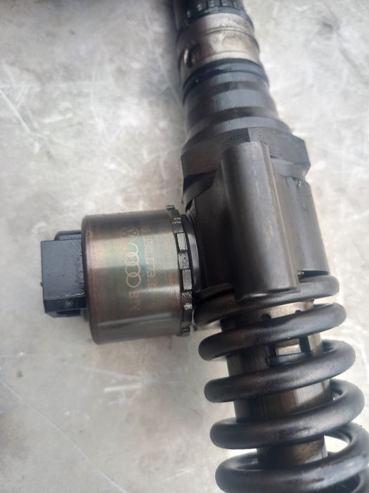 Дюзи Audi A4 B7 2.0tdi