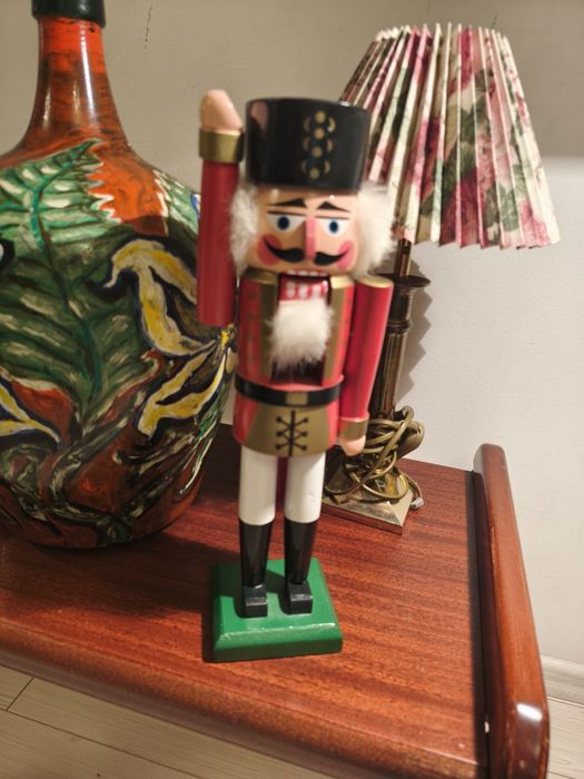 Spărgător de nuci decorativ din lemn – Nussknacker german