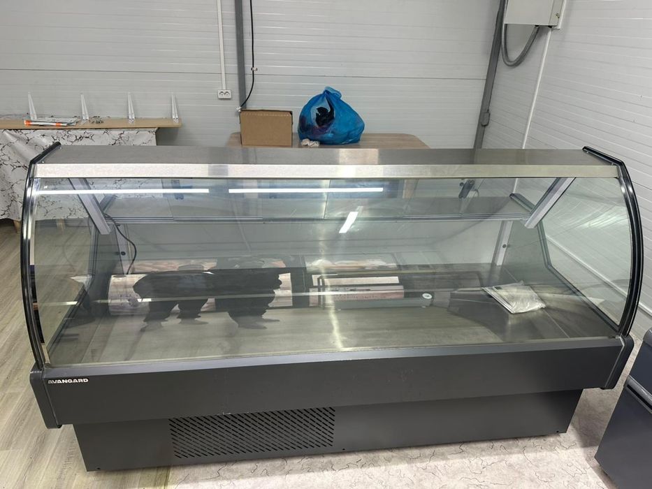 Витринный холодильник и морозильник