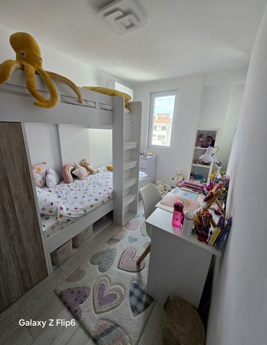 Продавам двуетажно легло