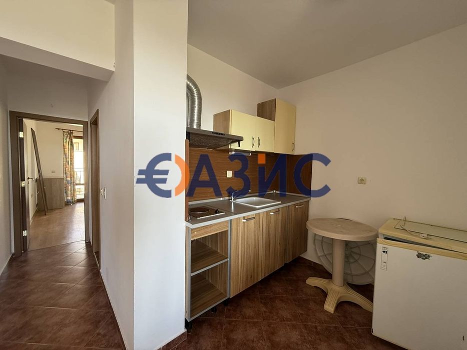 Двустаен апартамент с далечна гледка към морето в Комплекс " Арките" -