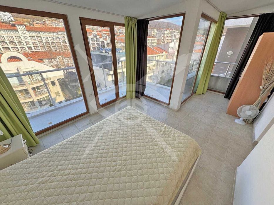 Тристаен - Свети влас