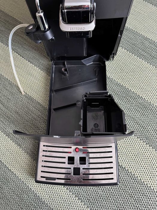 Кафеавтомат Philips HD8844/09, 1.8 л, 1850W, 15 бара, Черен