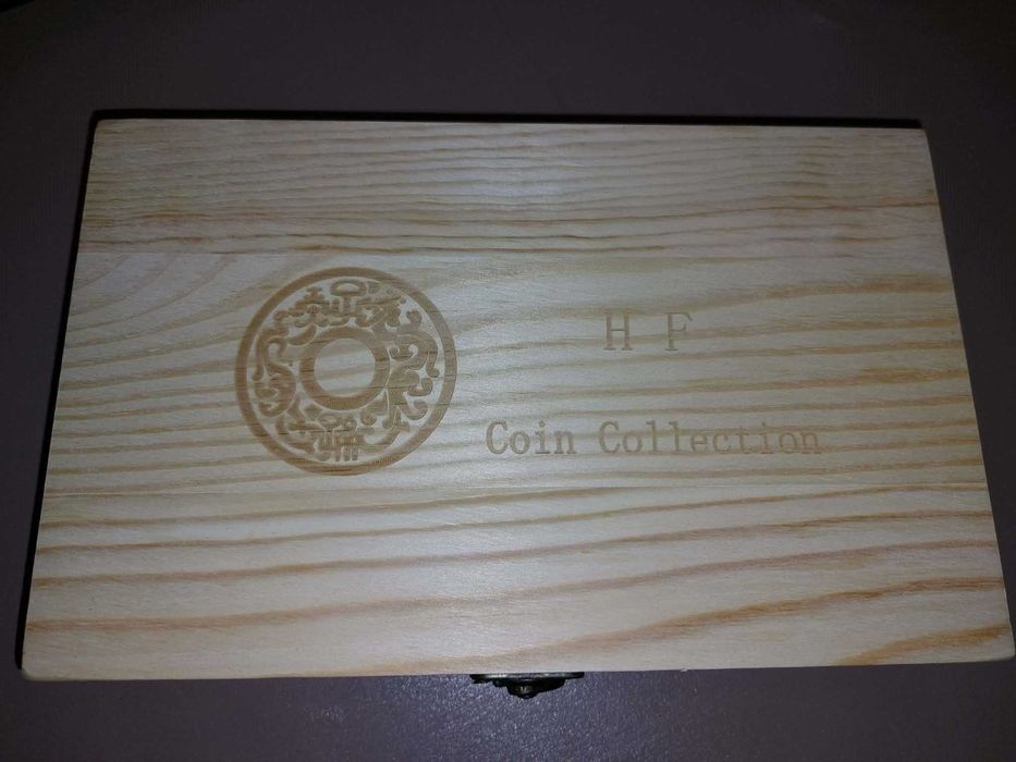 Дървена кутия за съхранение на монети