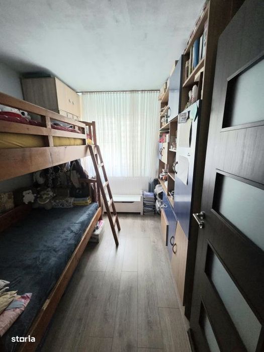 Apartament cu 3 camere, etaj 3, Craiovita Noua