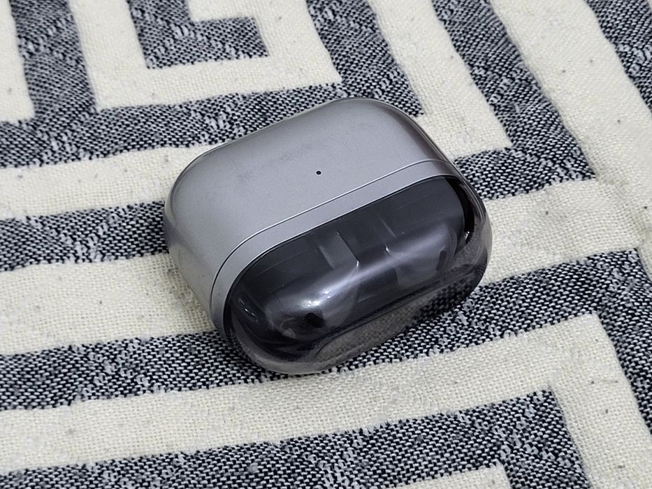 Samsung buds 3 .