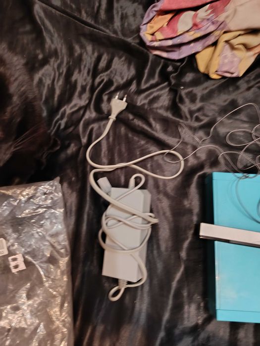 Nintendo Wii синьо + 2 контролера + 2 nunchuk + 21 игри + HDMI