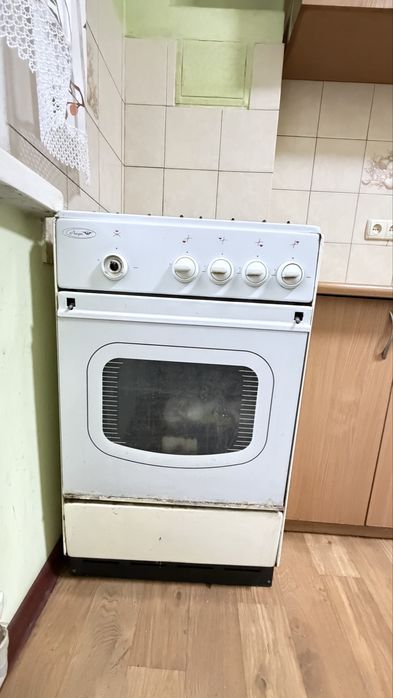 Газовая плита б/у и холодильник