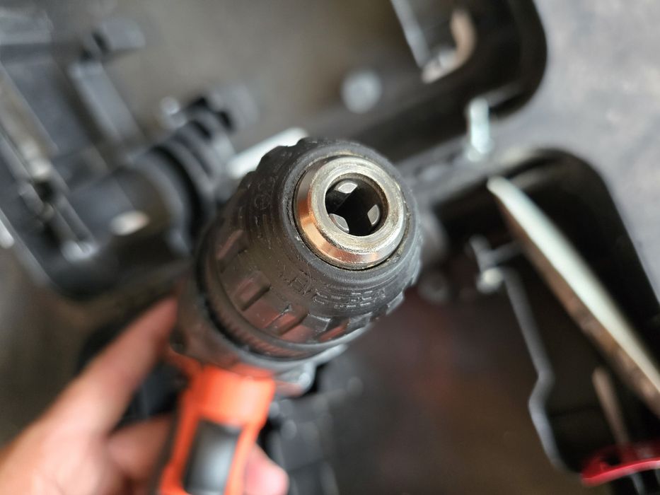 Винтоверт Black & Decker BDCHD18К