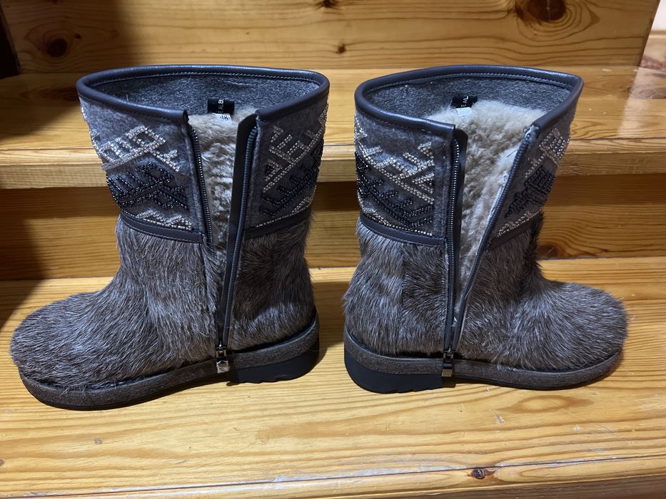 Продам унты новые