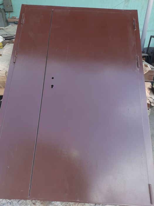 Срочно продам двухстворчатые двери