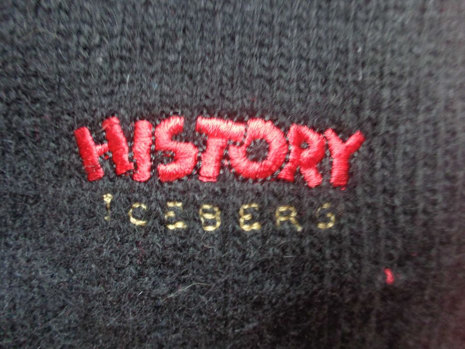 Pulover vintage Iceberg History Daffy Duck marimea 48