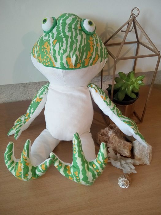 Текстилна играчка Жаба, мека и сладка.