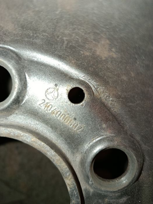 Джанти Mercedes 16 цола железни, оригинални + 2летни гуми Continentl