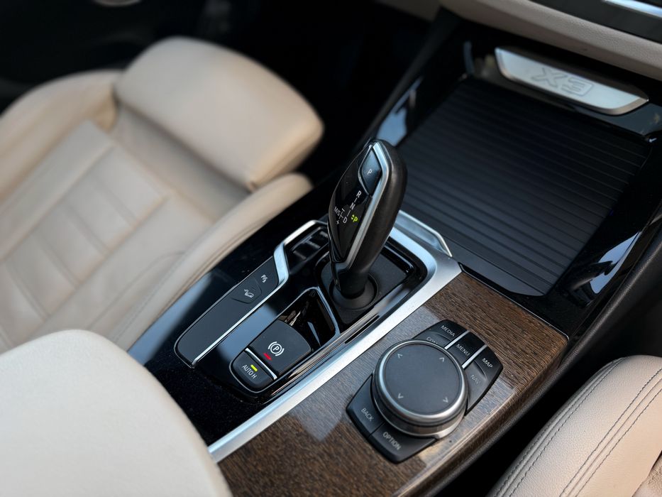 BMW X3 30i XDrive Panoramic HeadUp Interior Sport