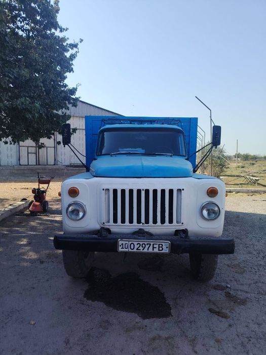 Gaz 53 yuk mashinasi sotiladi