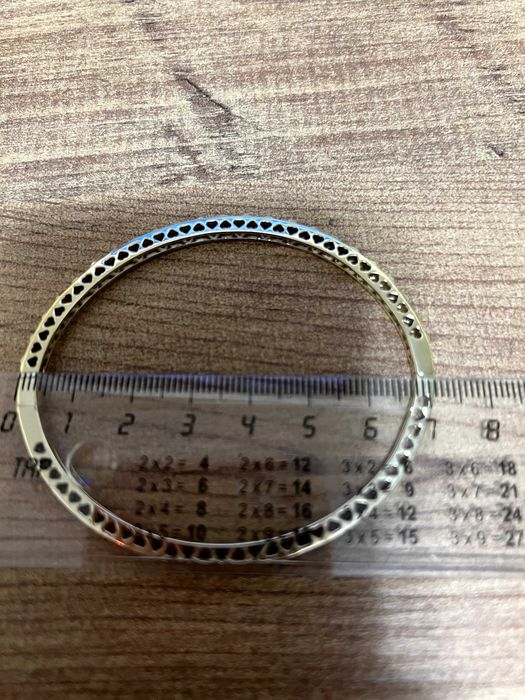 Продавам нова златна твърда гривна