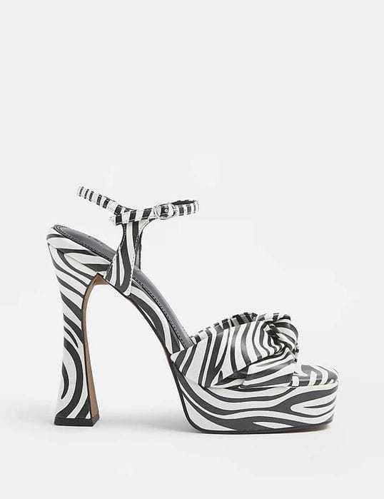 Vând sandale dama ocazie