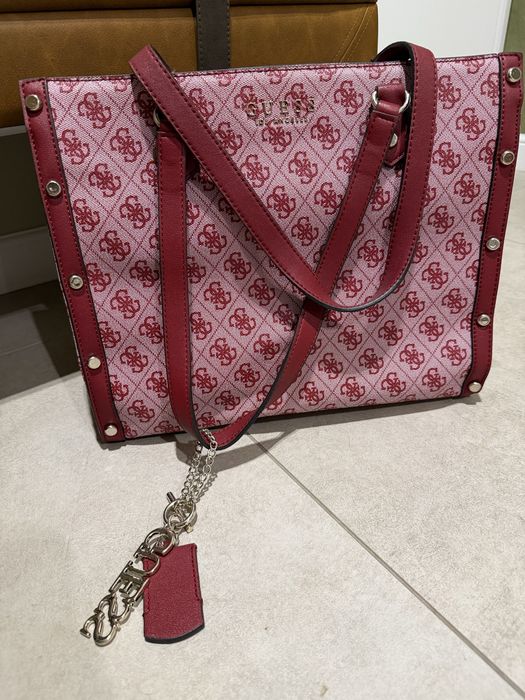 Червена чанта Guess