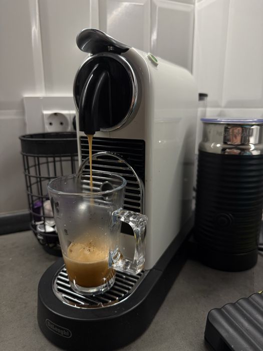 Espressor Nespresso CitiZ&Milk impecabil.