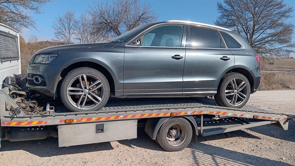 Audi Q5 2.0 TDI , 6 скорости, ръчка , 177 к.с. ,на части