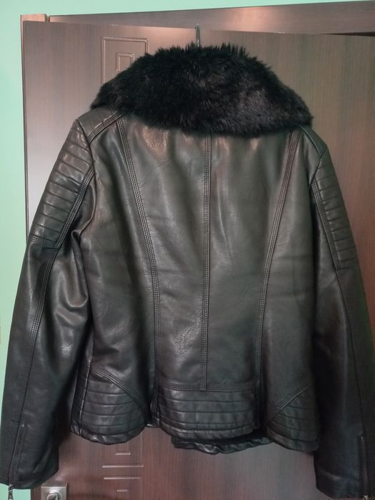 Дамско черно кожено яке