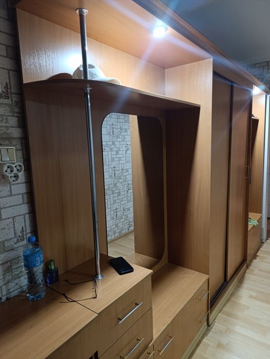 Продам прихожую шкаф