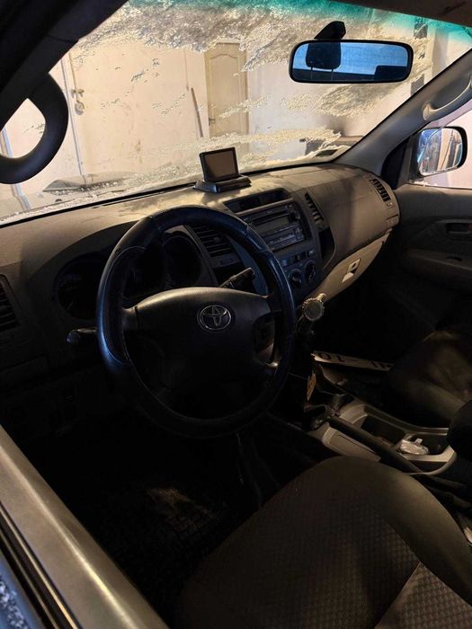 Dezmembrez Toyota Hilux 2.5   2005-2015