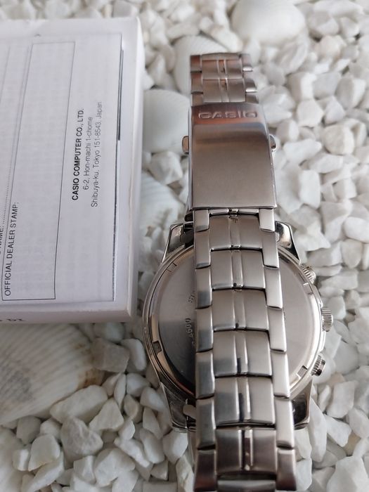 Продавам часовник CASIO MTP 4500D-1AV.