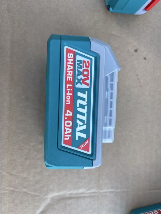 Acumulator/baterie Total 20 volti 4 amperi noua