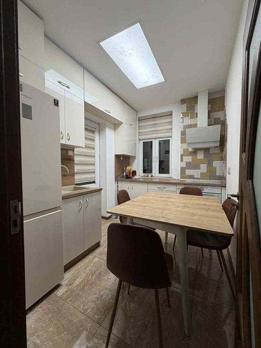 Дава се под наем Тристаен апартамент в София, Център - 92 кв.м за 992.46 € - Снимка #3