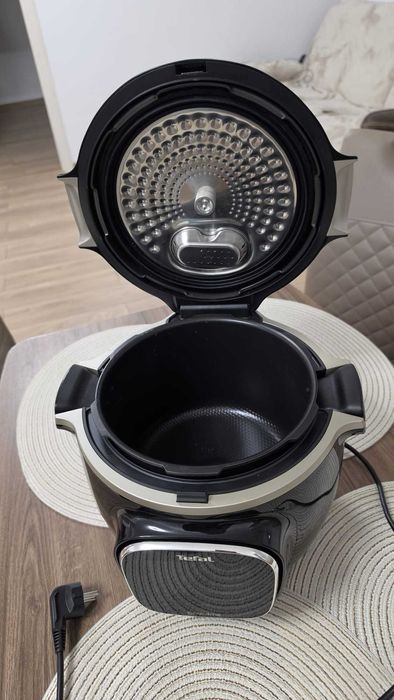 Multicooker inteligent cu gatire sub presiune Tefal Cook4me Touch CY912831, 1600W