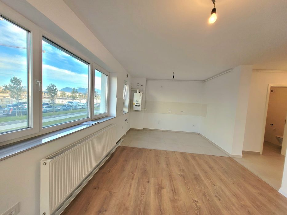 De închiriat studio folosit ca și spațiu comercial Coresi