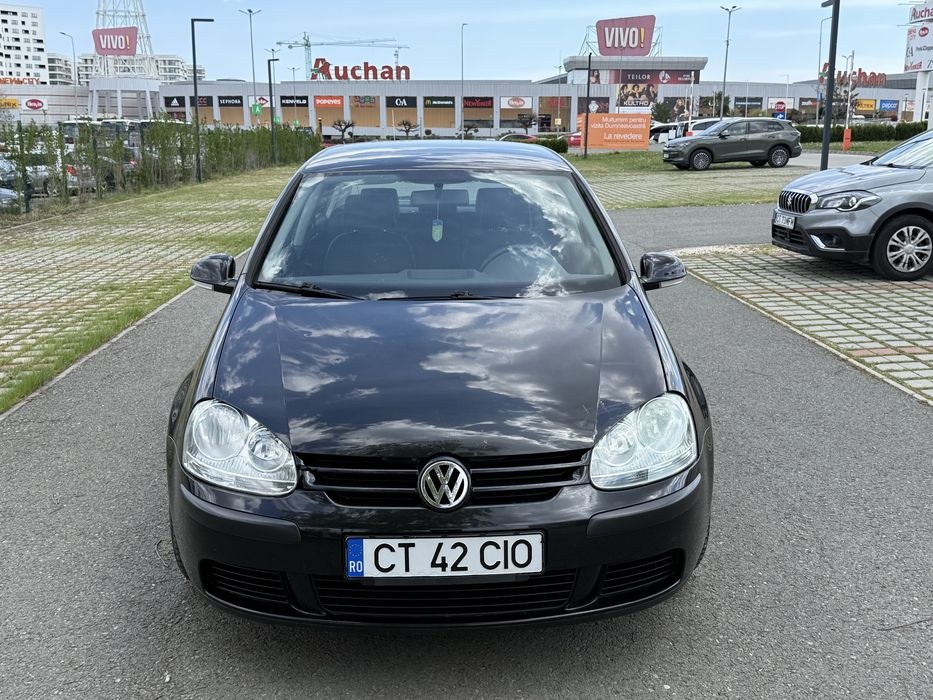 Volkswagen Golf 5•2005•1.6i•6+1 trepte•1999euro